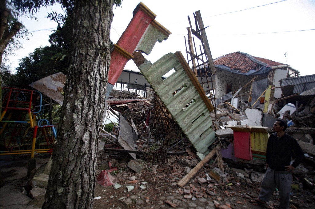 Más de 160 muertos y cientos de heridos deja un terremoto de magnitud 5.6 en Indonesia