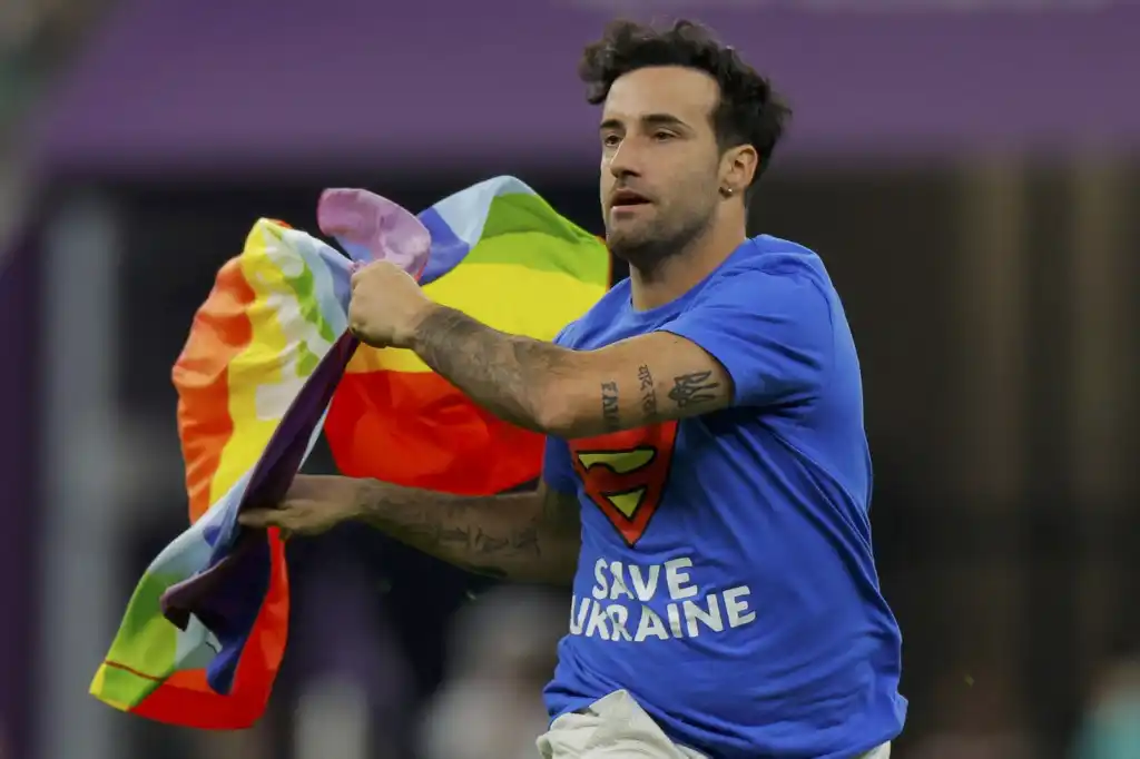 El &#8216;Halcón&#8217; pro-LGBTQ está libre