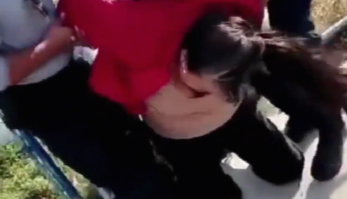 Tras accidente en Pachuca, se cree que mujer finge desmayo para evitar detención