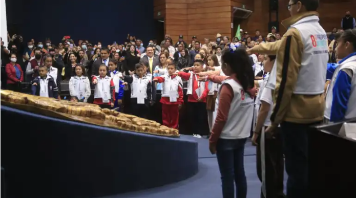 Toman protesta los legisladores infantiles en el Congreso local