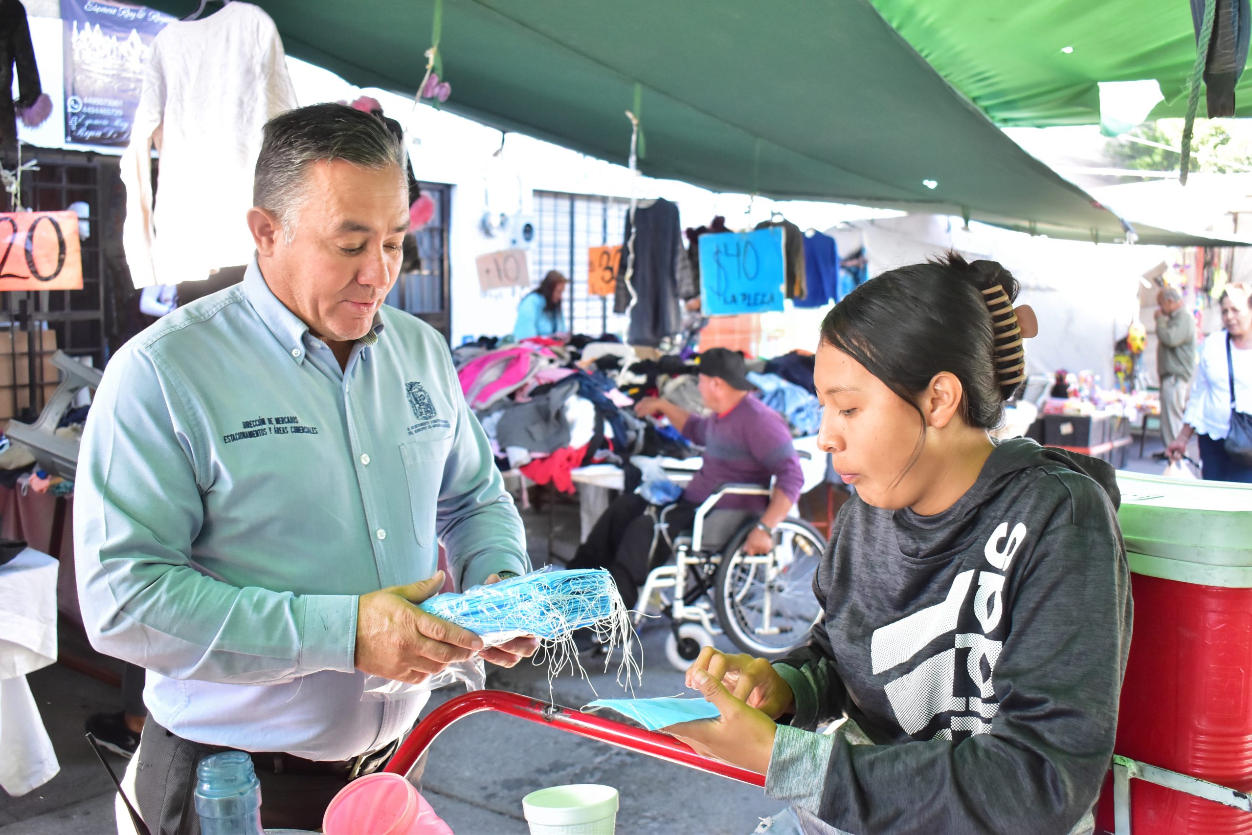 Reafirman uso de cubrebocas para comerciantes ambulantes de la capital