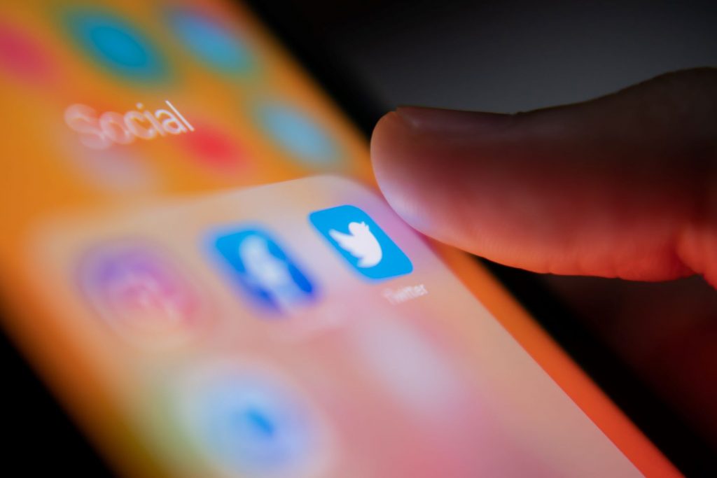 Twitter reduce cerca del 50% su plantilla laboral
