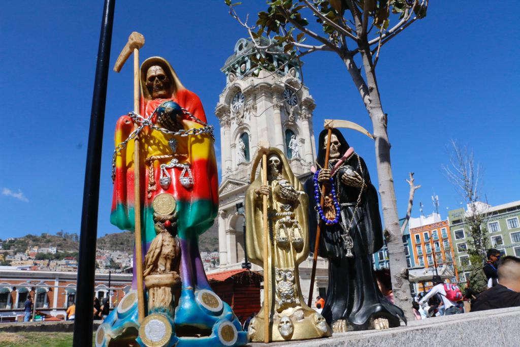 Creyentes de la Santa Muerte salieron a las calles de Pachuca para celebrar su día