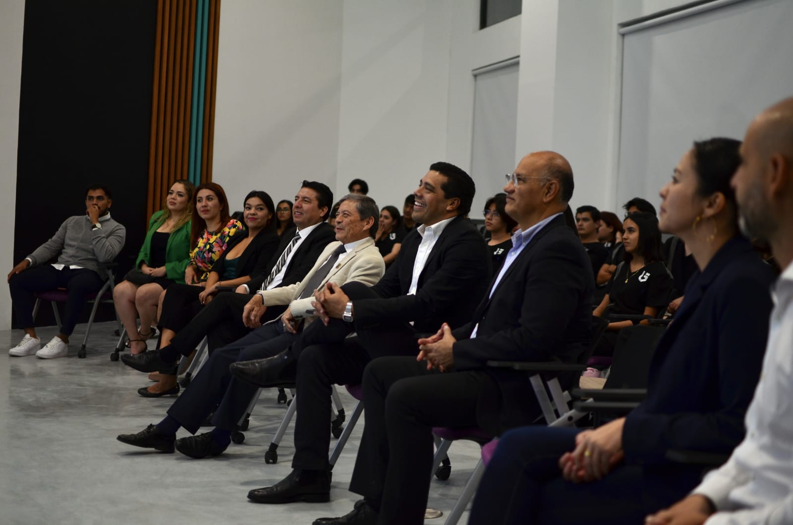 Leo Montañez, presente en inauguración de la Clínica de Kinesiología y Fisiatría de Global University