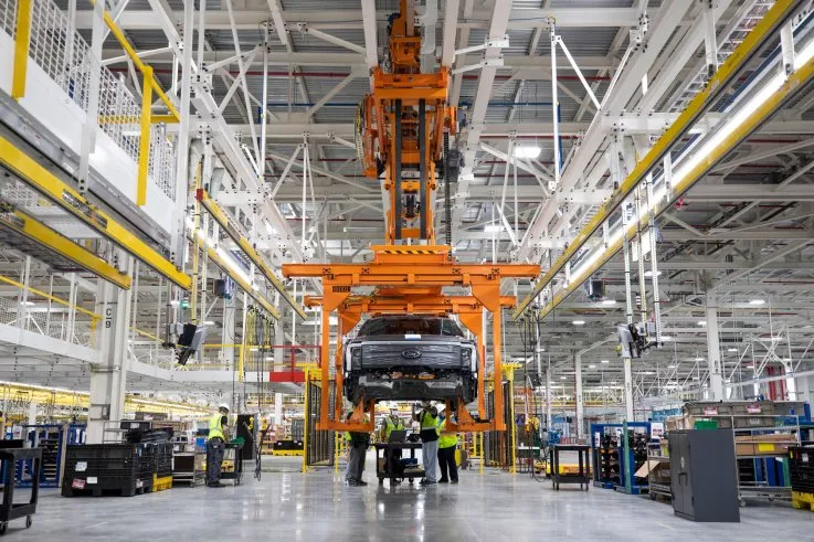 LOS DISRUPTORES DE LA INDUSTRIA AUTOMOTRIZ, CONSTRUYENDO HOY LOS AUTOS DEL FUTURO