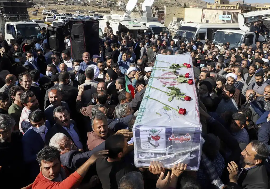 Irán condena a 10 años de prisión a 400 personas por protestar