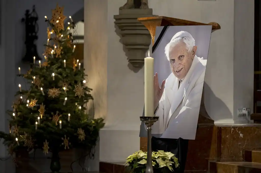 Benedicto XVI fallece a los 95 años; el mundo lo elogia
