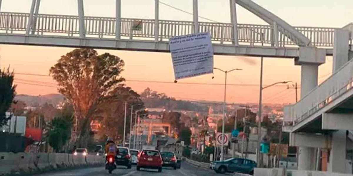 No confiarse ante aparición de narcomantas en Puebla; CCE pide al gobierno reforzar seguridad