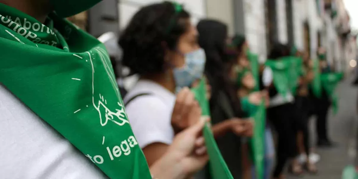 Doble moral retrasa aprobación del aborto en Puebla: Carlos Evangelista