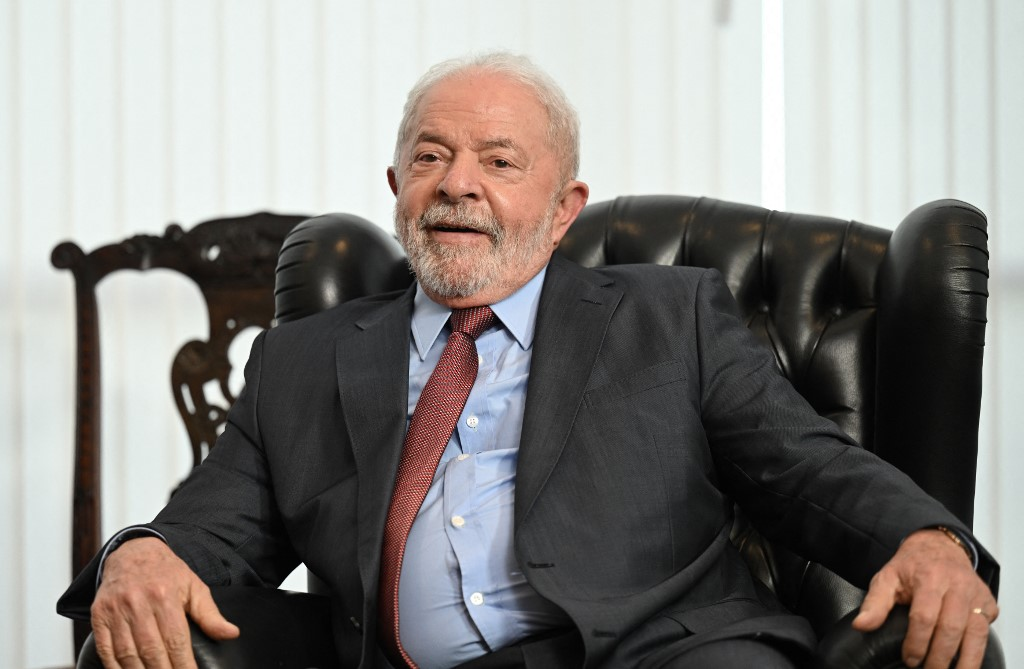 Freno al acceso de armas y privatizaciones: primeras medidas de Lula da Silva en Brasil