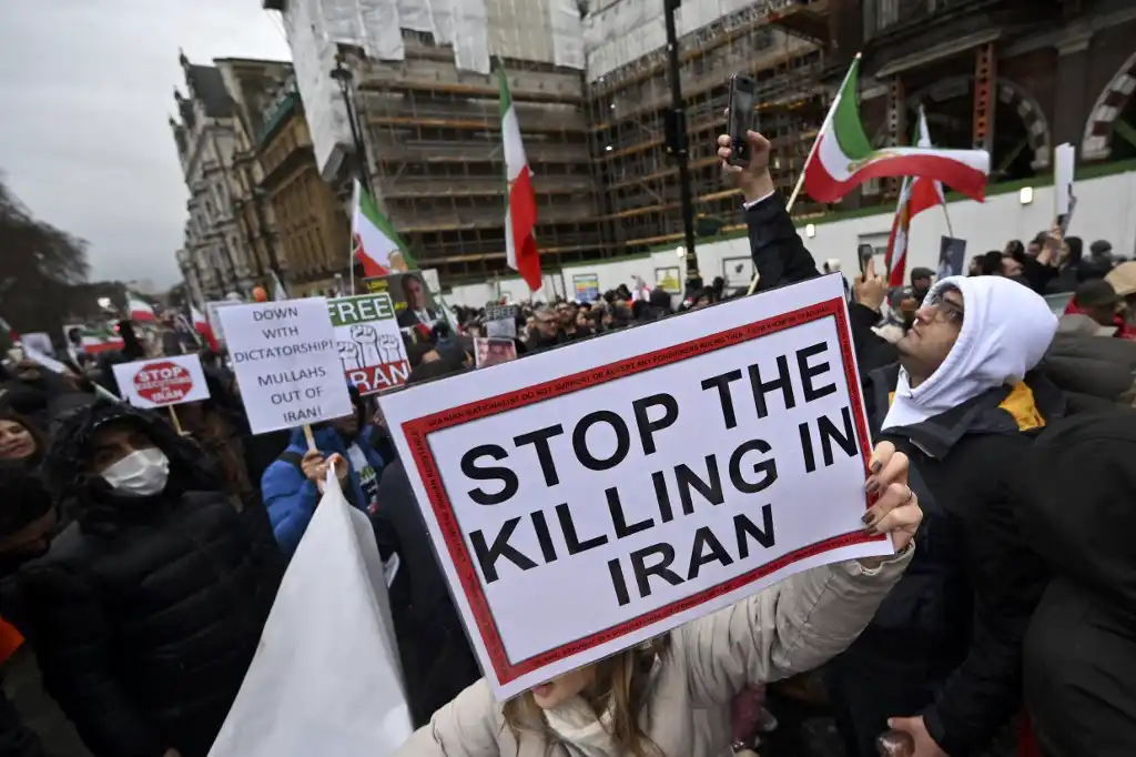 Irán continúa ejecuciones por protestar; se desata la indignación internacional
