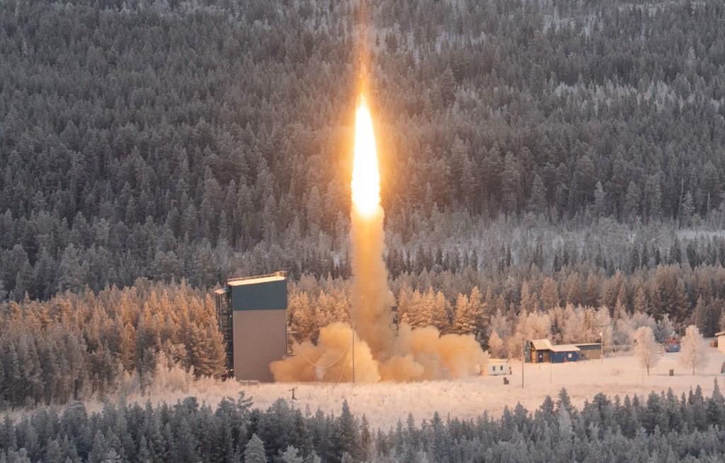 Suecia inaugura centro espacial; pretende lanzar satélites desde suelo europeo