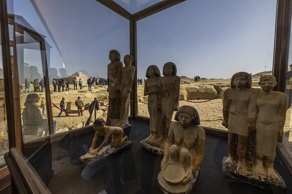 Egipto: arqueólogos descubren tumbas de faraones y una momia de 4,300 años