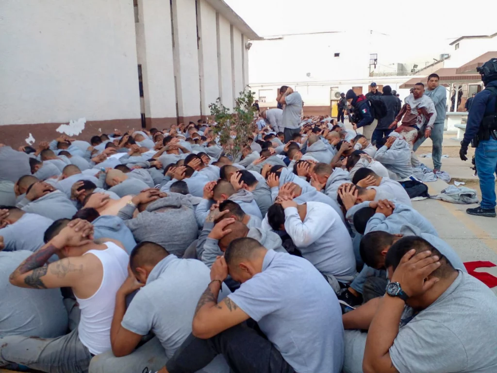 Ataque armado contra cárcel de Ciudad Juárez deja 17 muertos y 27 reos fugados