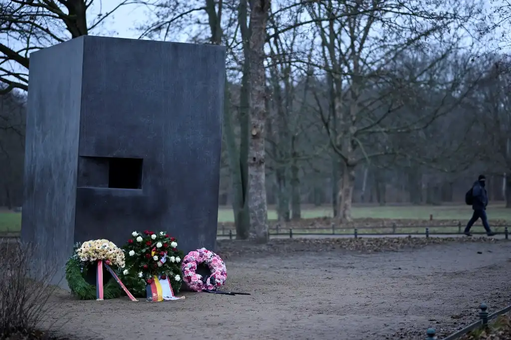 Alemania homenajea por primera vez a víctimas LGTBQ del Holocausto