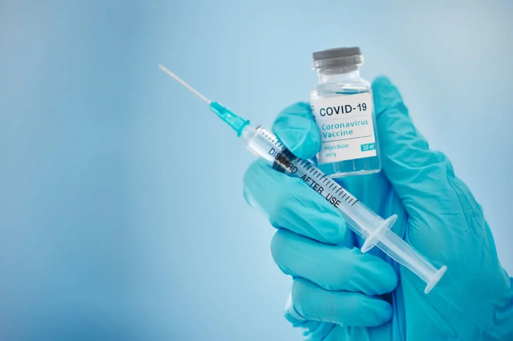 Tercera dosis contra el covid-19 multiplica diez veces los niveles de anticuerpos