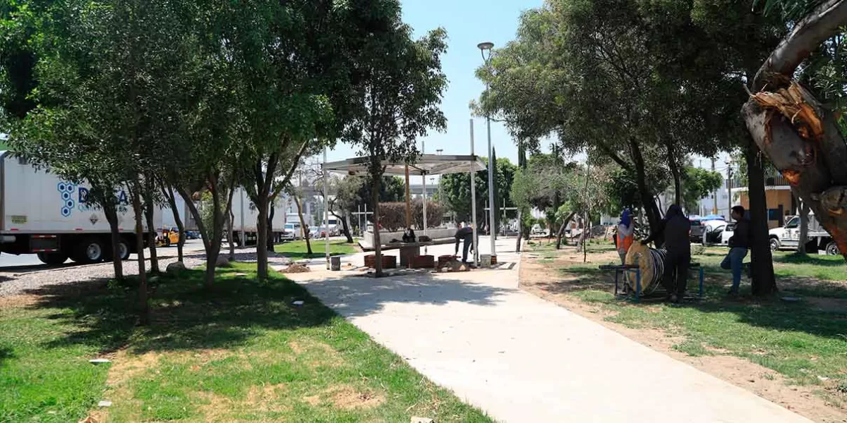Apenas entregaron los parques en Puebla, vándalos y rateros ya los "estrenaron", en algunos hasta los juegos se llevaron