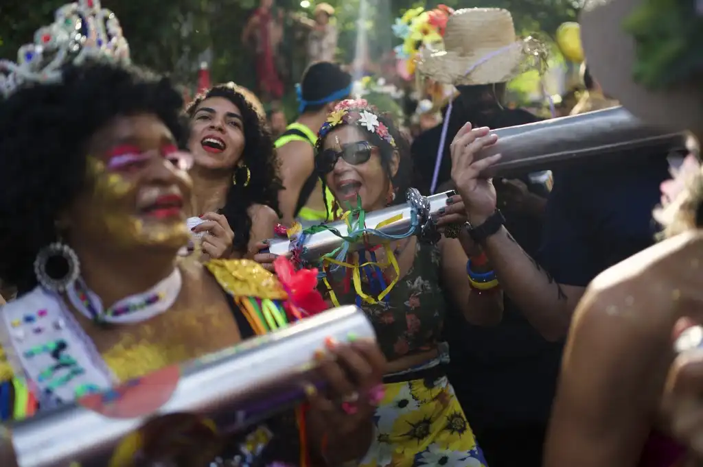 Brasil: regresa el carnaval callejero después de la pandemia y un periodo sin cultura