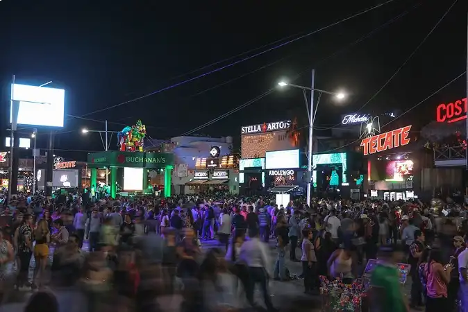 Estará prohibido fumar en centros nocturnos y comercios fijos de la FNSM