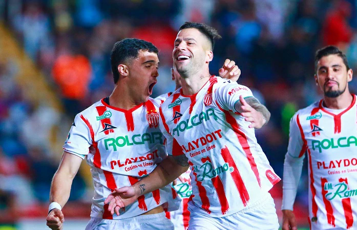 Necaxa vence 3-1 a los Pumas