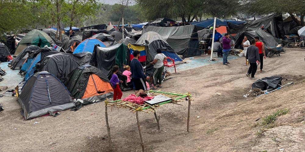 Migrantes en Matamoros: la vida en suspenso a la espera de un clic