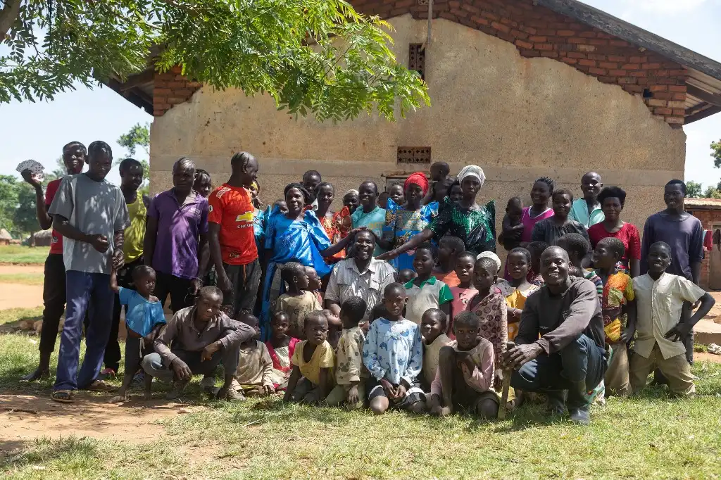 Musa Hasahya, un padre desempleado de Uganda con 102 hijos y 578 nietos