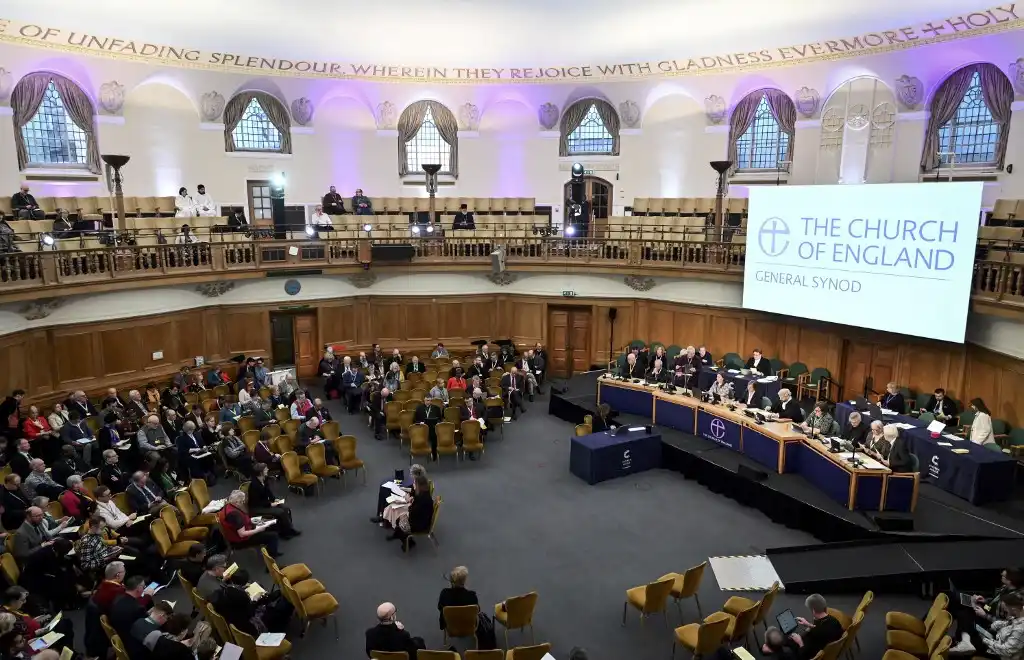 Iglesia de Inglaterra vota a favor de bendecir a parejas homosexuales