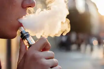 Va IEA contra uso de vapeadores entre estudiantes de secundarias