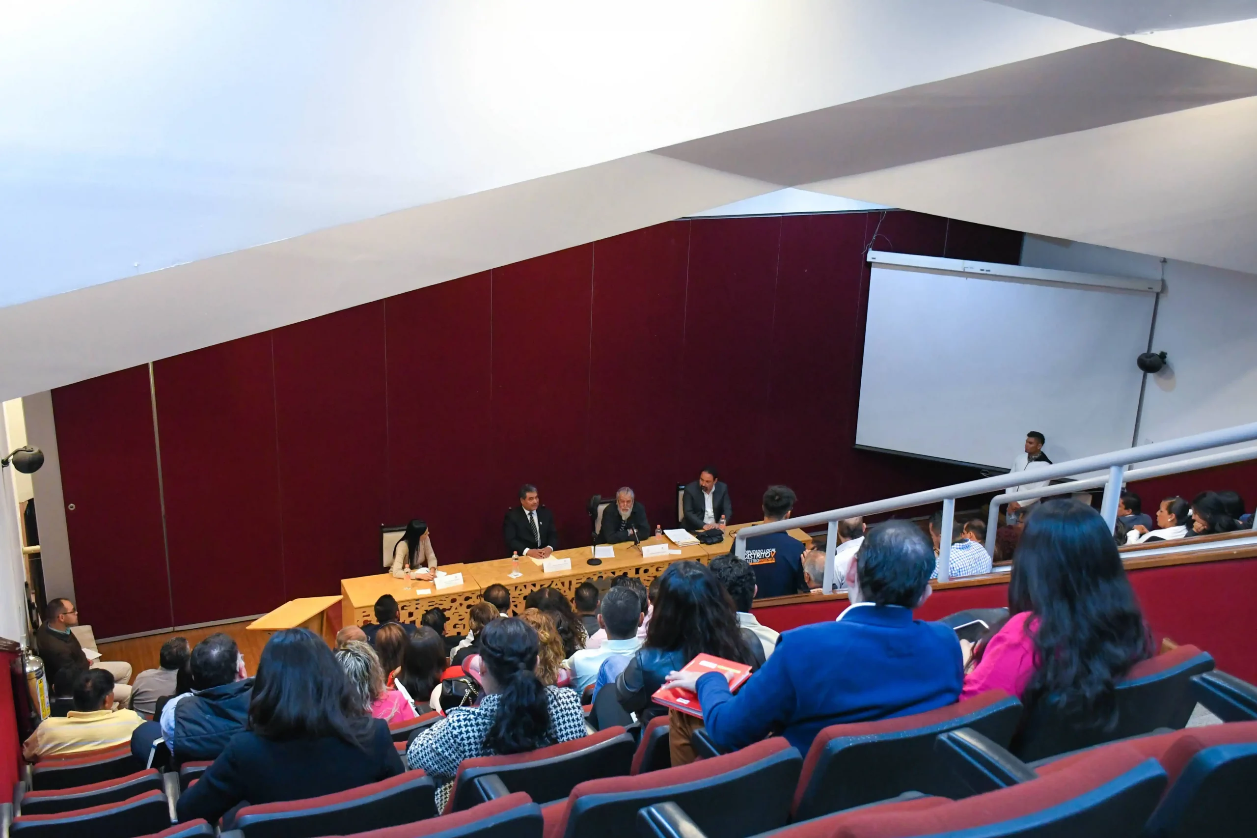 Imparten conferencia de Derecho Penal en el Congreso de Aguascalientes