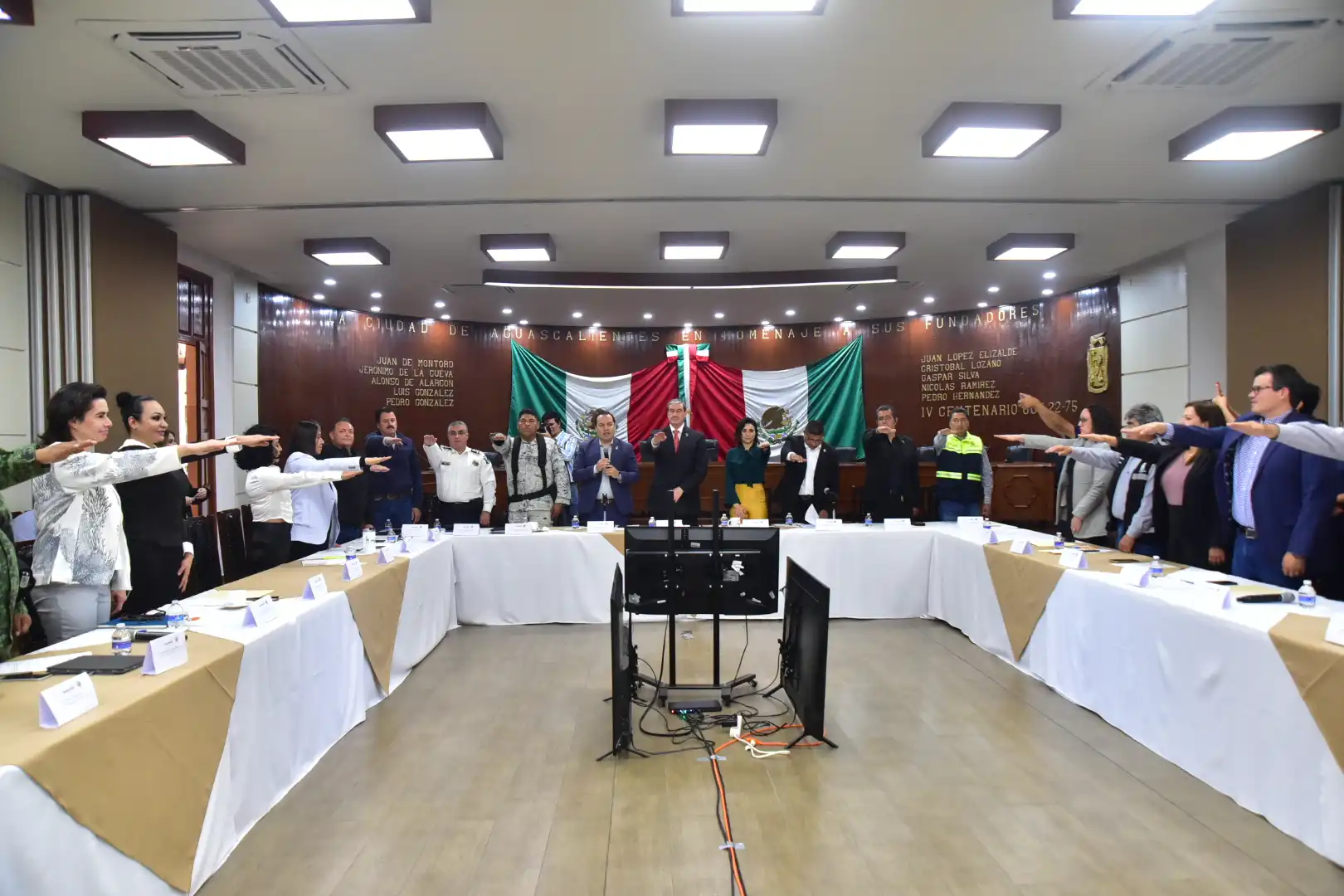 Toman protesta a integrantes del Consejo Municipal de Protección Civil y el Comité Municipal de Emergencias