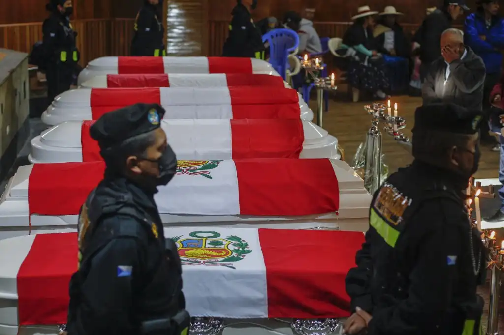 Perú: seis militares mueren ahogados después de escapar de manifestantes