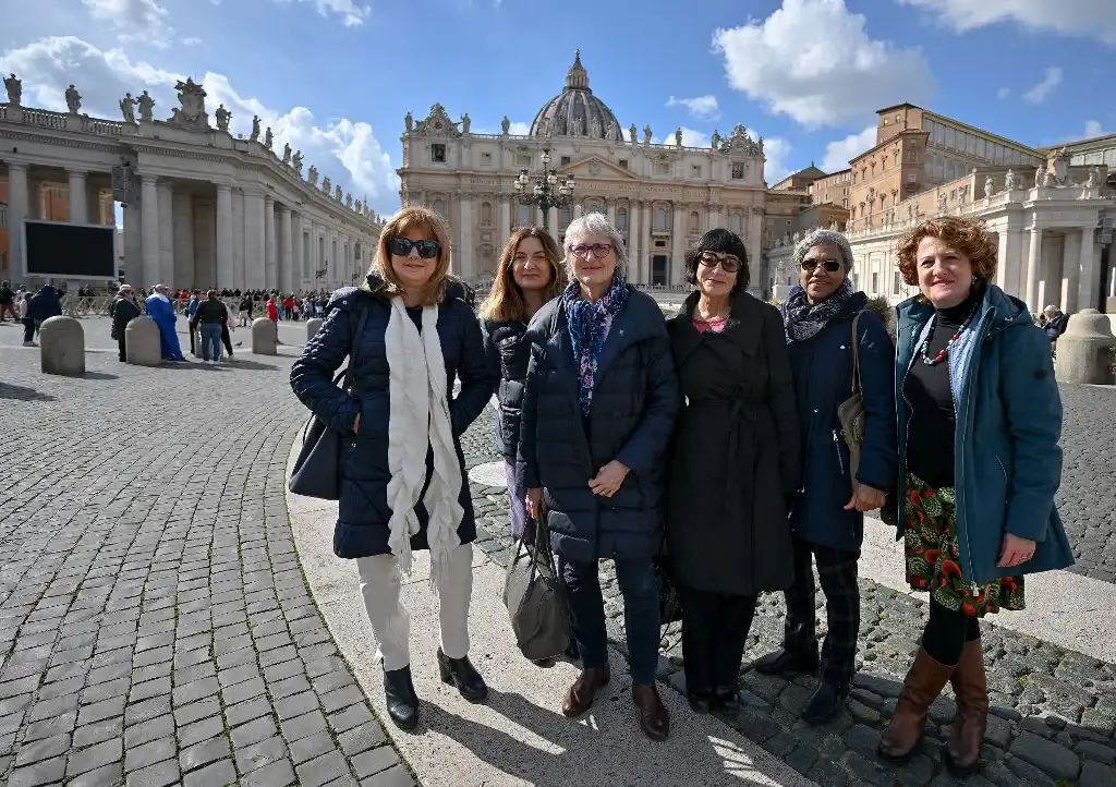Falta de mujeres cardenales: ellas desafían al patriarcado en el Vaticano