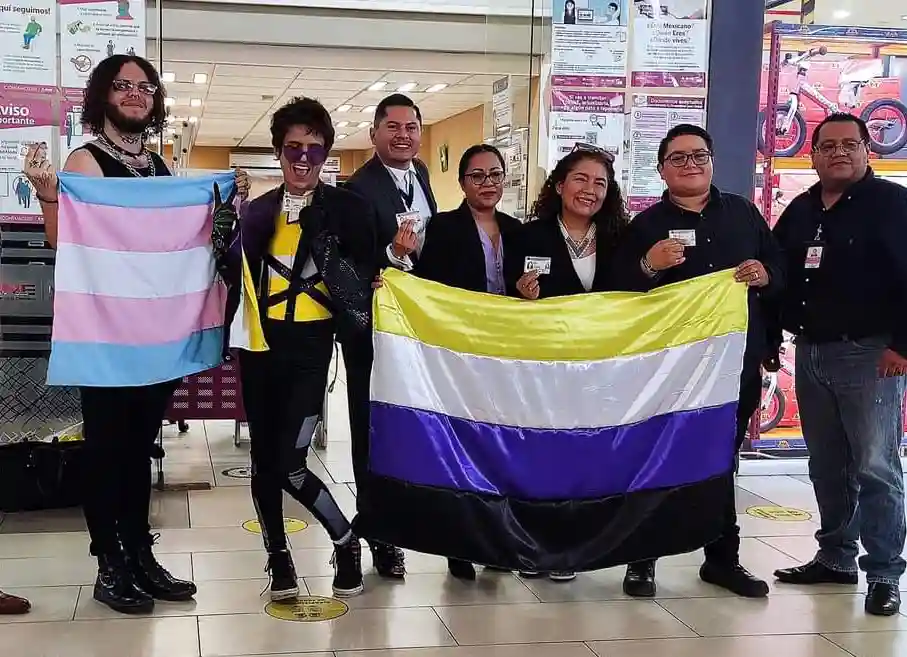 Entrega INE primeras credenciales con casilla no binaria en Aguascalientes