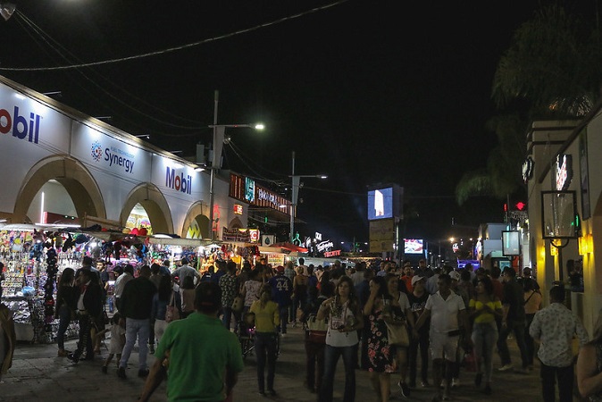 Siguen sanciones por venta de alcohol a menores en la FNSM