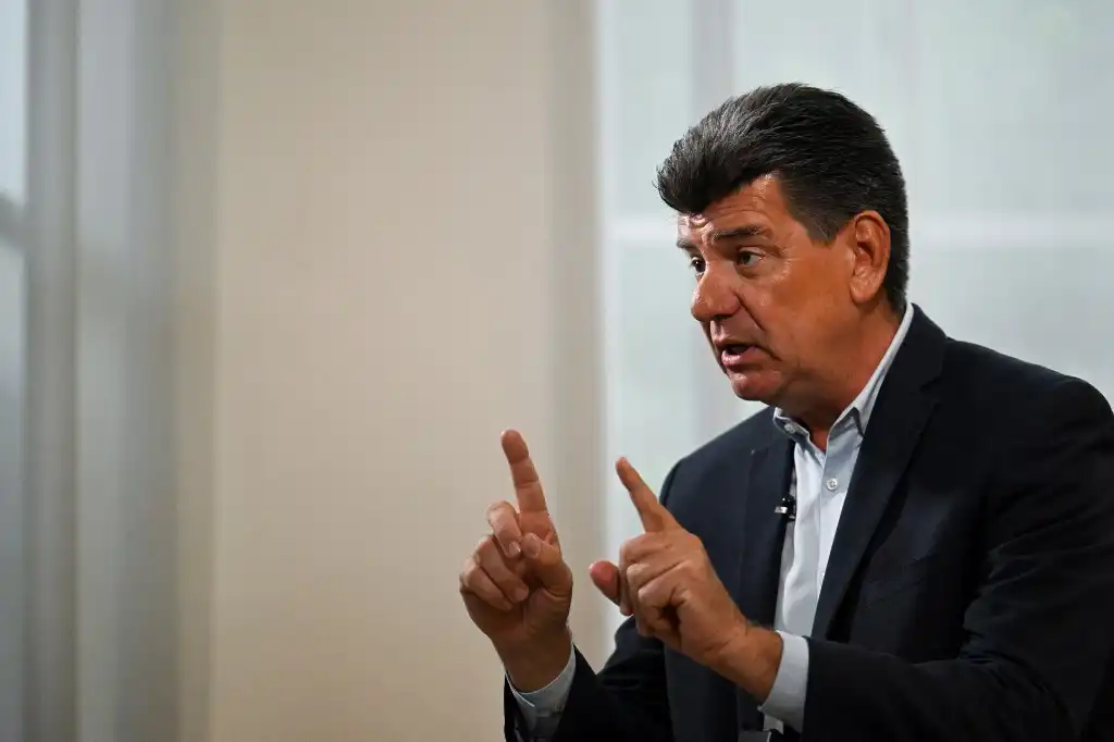 Efraín Alegre busca la presidencia de Paraguay por tercera vez