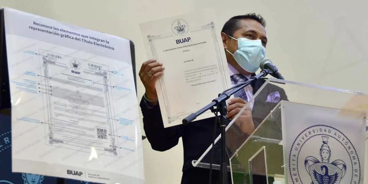 BUAP presenta nuevo título profesional electrónico en formato XML y PDF