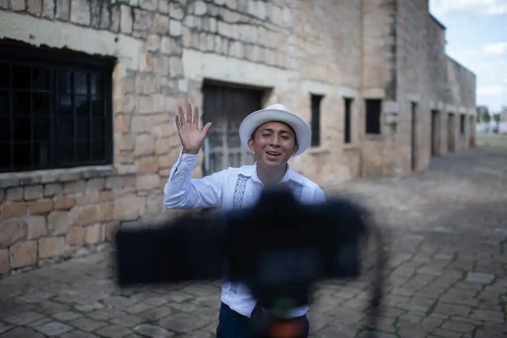 Santos Tuz, el &#8216;influencer&#8217; y profesor mexicano que enaltece la lengua maya