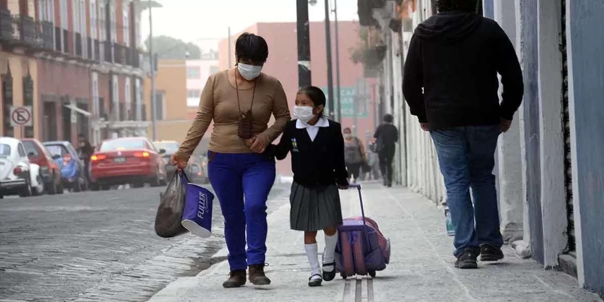 Por caída de ceniza, suspenden clases presenciales en 22 municipios de Puebla