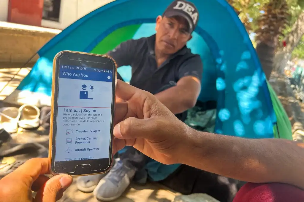CBP One: el destino de los migrantes depende de una aplicación digital