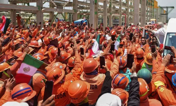 Desde Tula, Obrador promete que México dejará de importar gasolinas