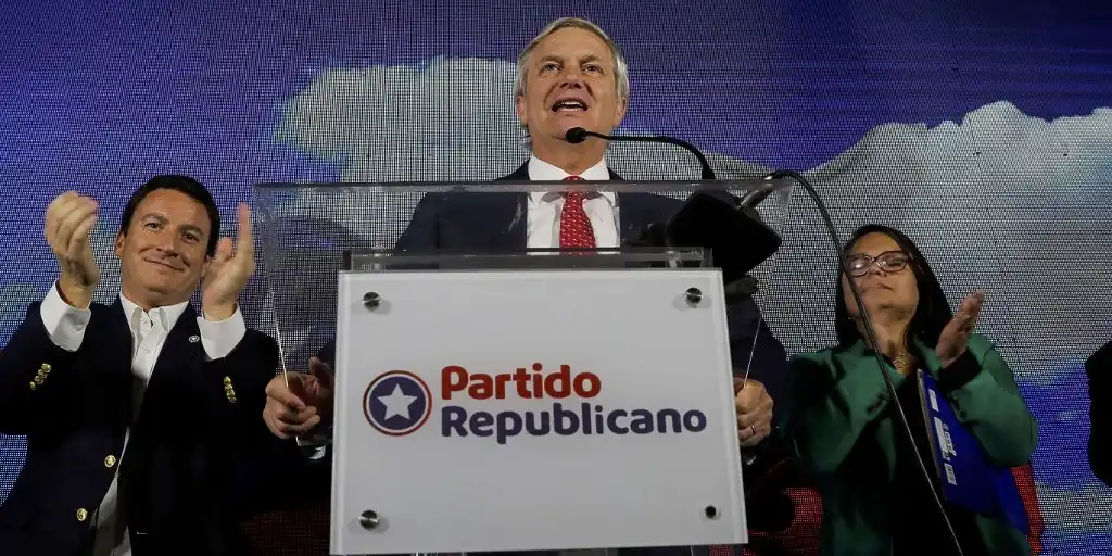 Chile: ultraderecha escribirá la Constitución que sustituirá a la de Pinochet
