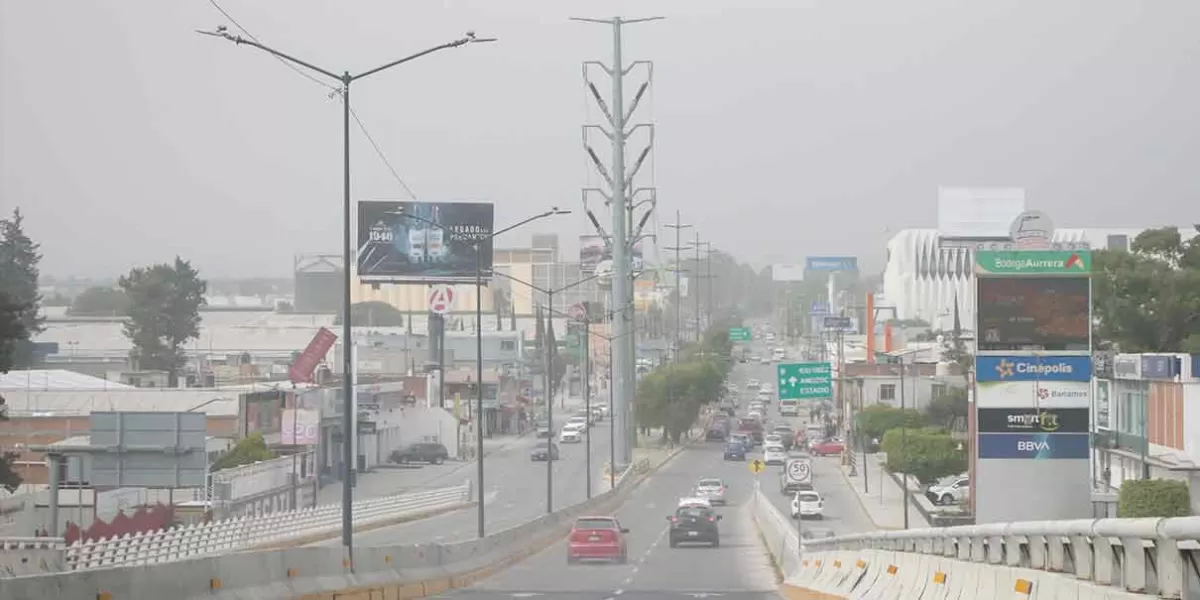 Alertan manejar con precaución, el exceso de ceniza volcánica te podría hacer derrapar