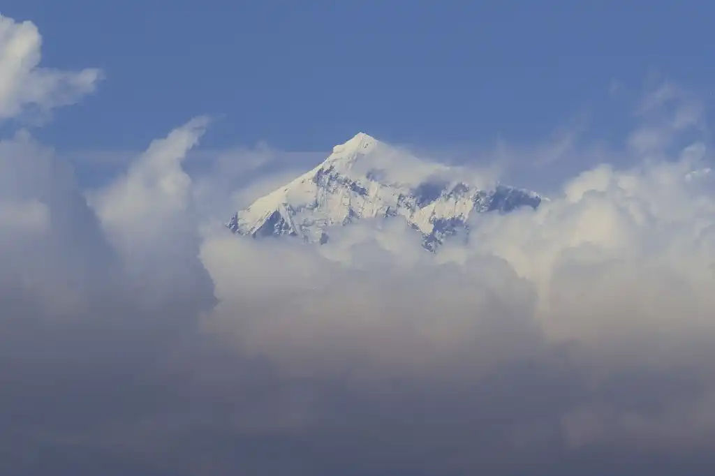 Cuánto cuesta escalar el Everest en 2023