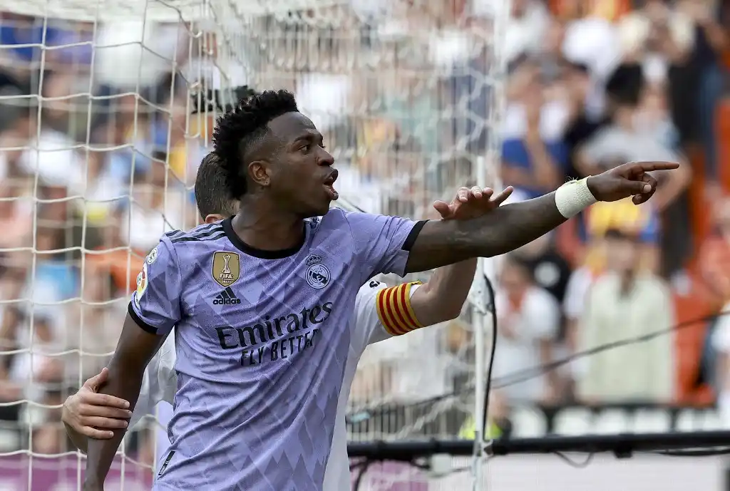 Insultos y pasividad, la polémica del racismo en el futbol de España