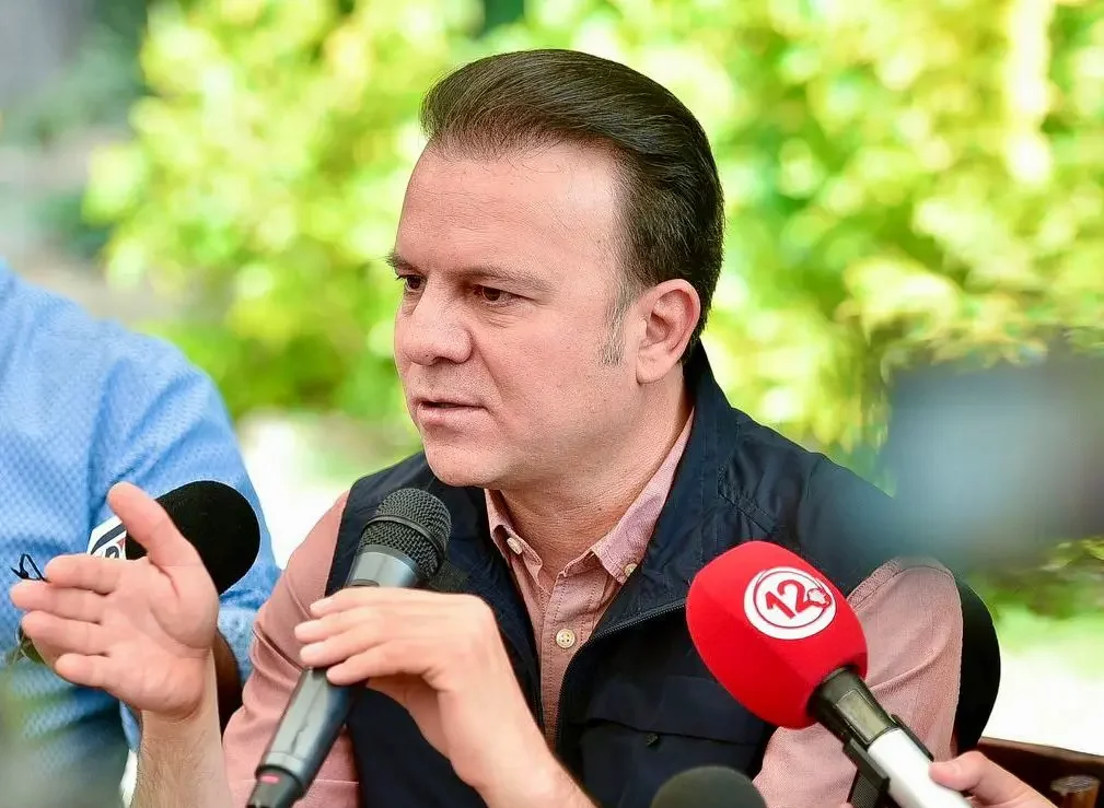 Gobernador de Durango asegura respeto a la autonomía de la UJED