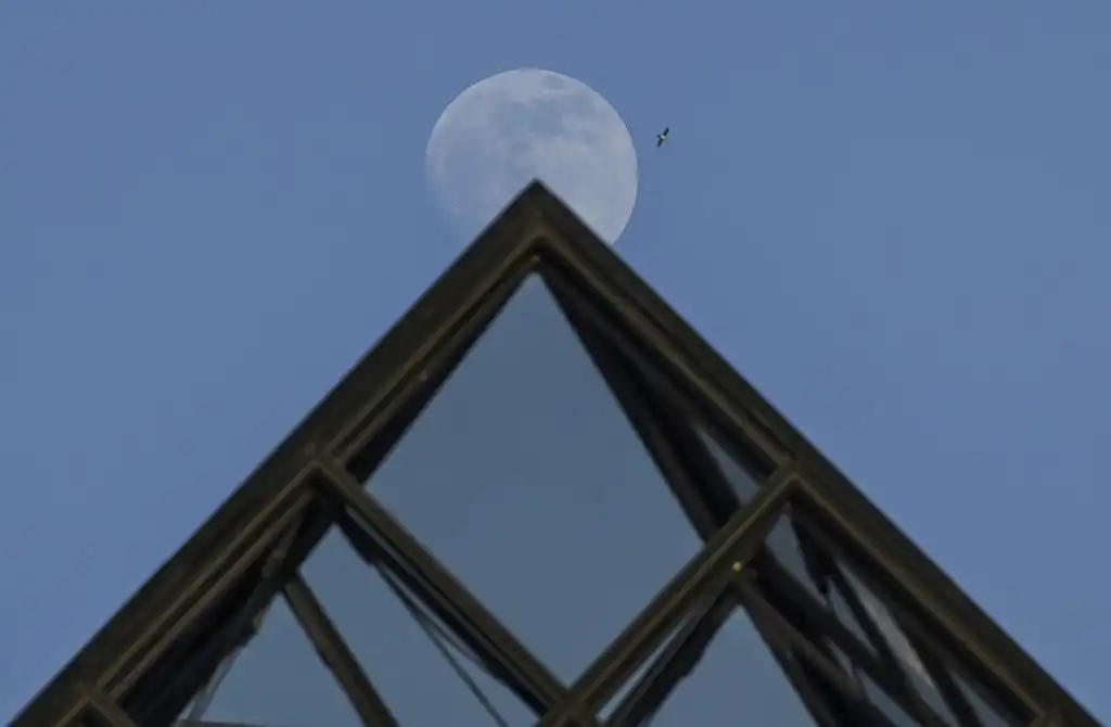 Luna Louvre