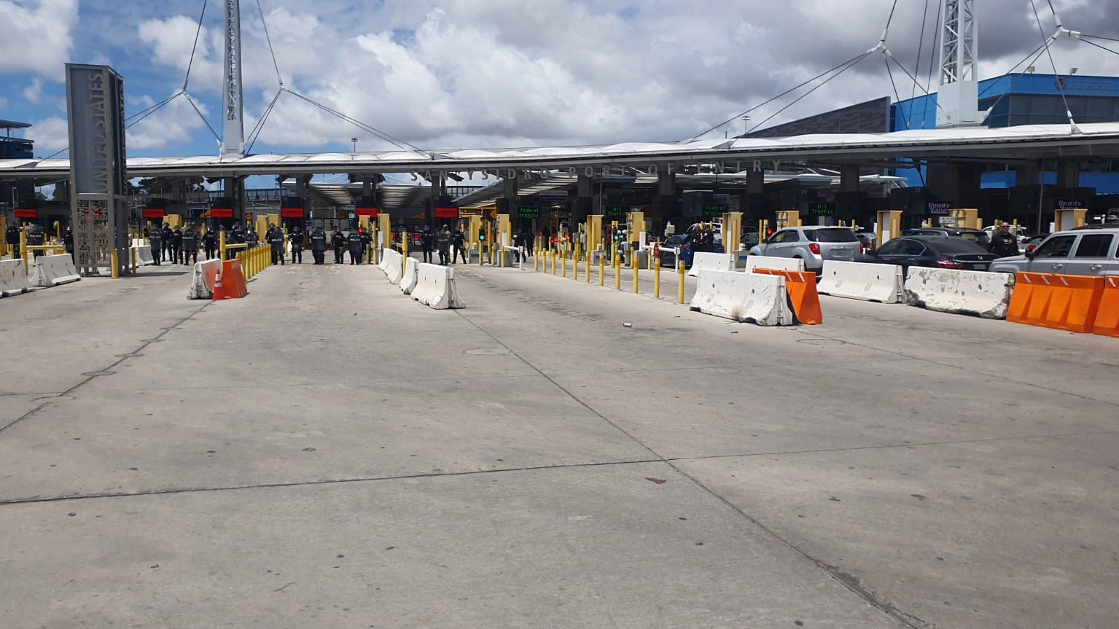 Simulacro en garita por la posible llegada de migrantes.
