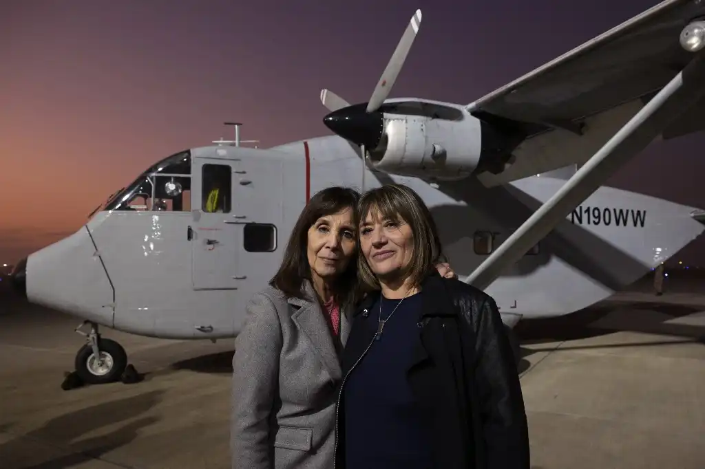 Avión que arrojó a tres madres de la Plaza de Mayo regresa a Argentina