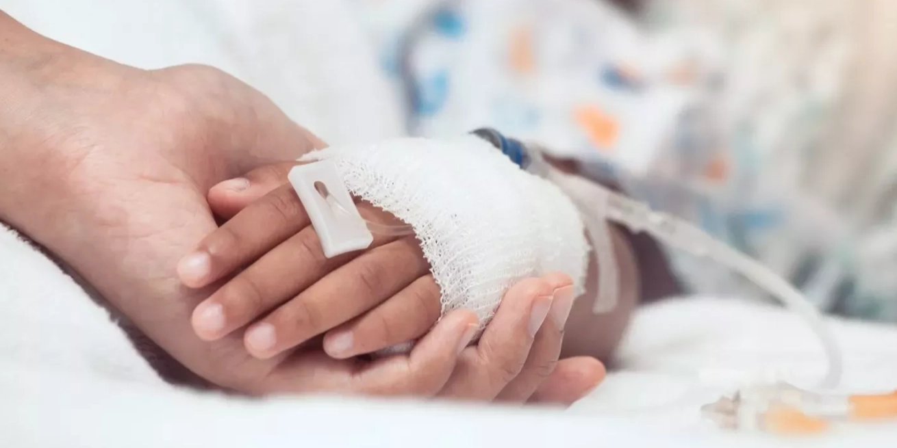 Médicos dirigen una cirugía cardiaca a 2,400 kilómetros de distancia