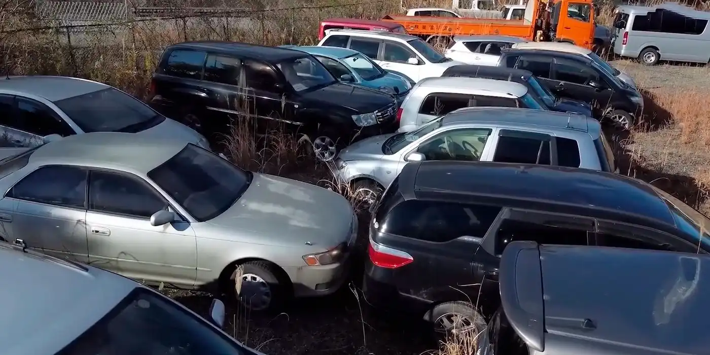 Fukushima autos abandonados